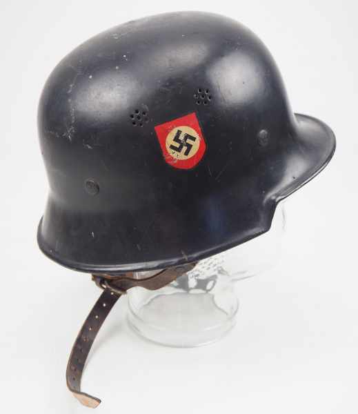 4.1.) Uniformen / Kopfbedeckungen Feuerlöschpolizei M34.Schwarz lackierte Glocke, beide Embleme zu - Image 4 of 5