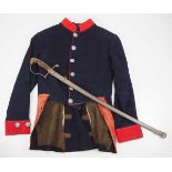 4.1.) Uniformen / Kopfbedeckungen Preussen: Kinderuniform mit Löwenkopfsäbel.Blaues Tuch, roter