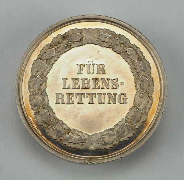 1.1.) Kaiserreich (bis 1933) Sachsen: Silberne Lebensrettungsmedaille, Friedrich August (1904- - Image 2 of 2