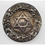 7.1.) Historica Judaika: Brosche mit dem Stern Davids.Silber, hohl gefertigt, rückseitig