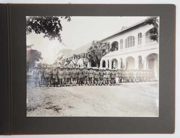 3.2.) Fotos / Postkarten Fotoalbum Deutsch-Ostafrika.Mehrfarbiger Leineneinband, 17 Fotos, - Image 5 of 6