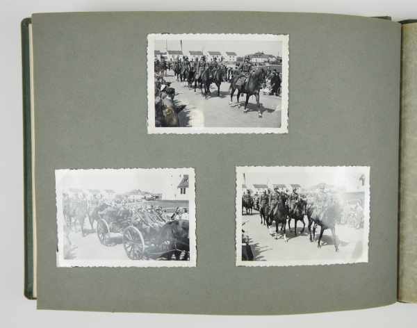 3.2.) Fotos / Postkarten Fotoalbum der 12. (M.G.) / Infanterie-Regiment 35.- Grüner Einband, mit - Image 2 of 6