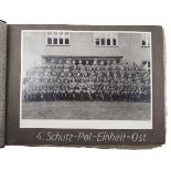 3.2.) Fotos / Postkarten Fotonachlass der 4. Schutz-Polizei-Einheit Ost.Zwei Alben mit 410 Fotos,