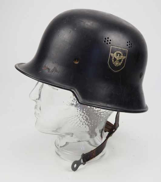 4.1.) Uniformen / Kopfbedeckungen Feuerlöschpolizei M34.Schwarz lackierte Glocke, beide Embleme zu