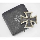 1.2.) Deutsches Reich (1933-45) Eisernes Kreuz, 1939, 1. Klasse, im Etui.Geschwärzter Eisenkern,