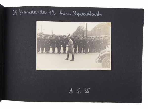 3.2.) Fotos / Postkarten Fotoalbum SS-Sturm 6/42 (42. SS-Standarte).Schwarzer Einband, 106 Fotos,