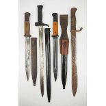 4.3.) Blankwaffen Lot von 4 Bajonetten.Diverse, teils mit Scheide.Zustand: II- 4.3.) Edged Weapons