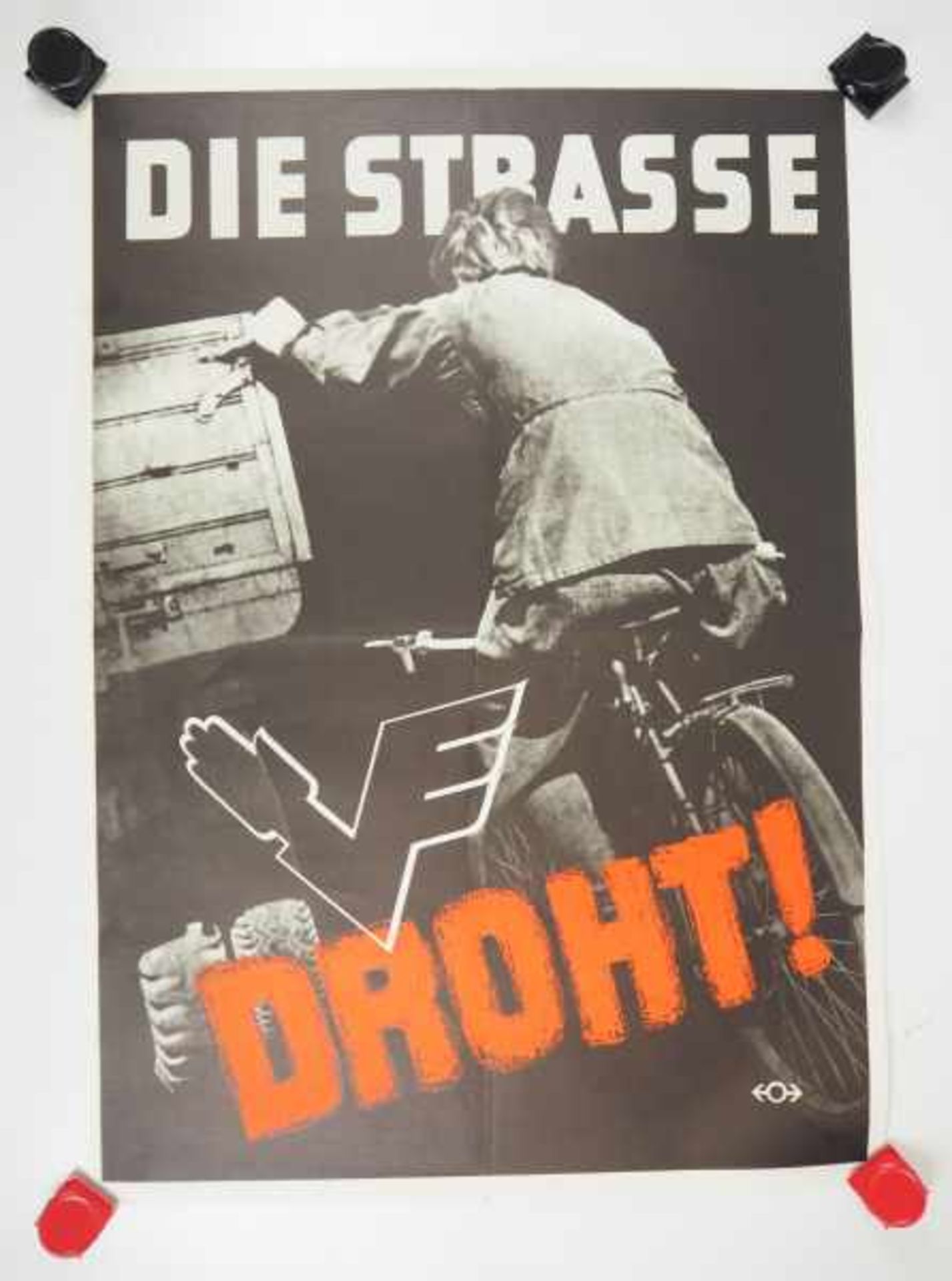 0.2.) Emailschilder / Werbeplakate Plakat: Eisenbahn - Die Straße droht.Mehrfarbig, ca. 59 x 42 cm.