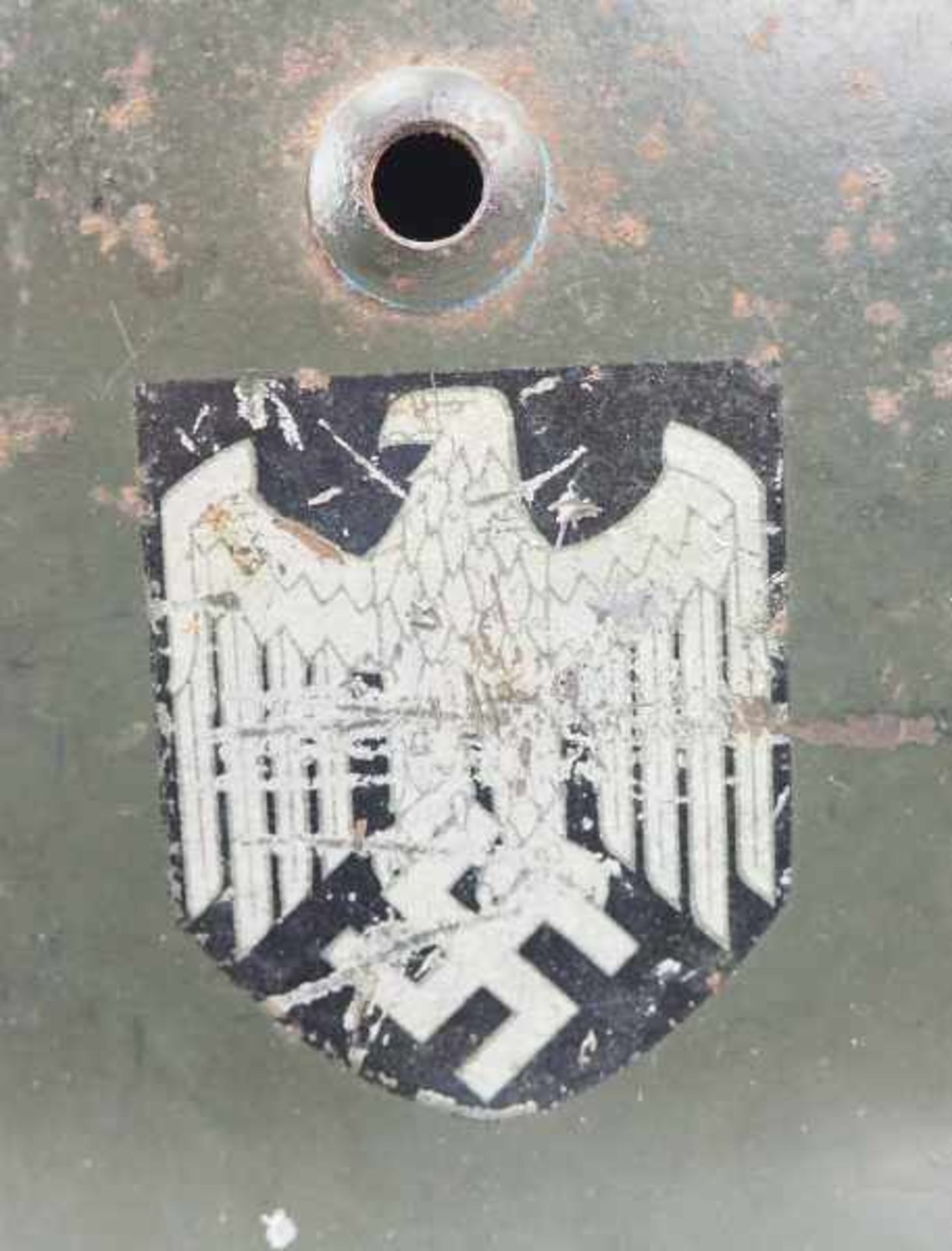 0.3.) Militaria 3. Reich: Wehrmacht Stahlhelm M35 mit Doppelemblem.Dunkelgrüner Originallack, - Image 5 of 9