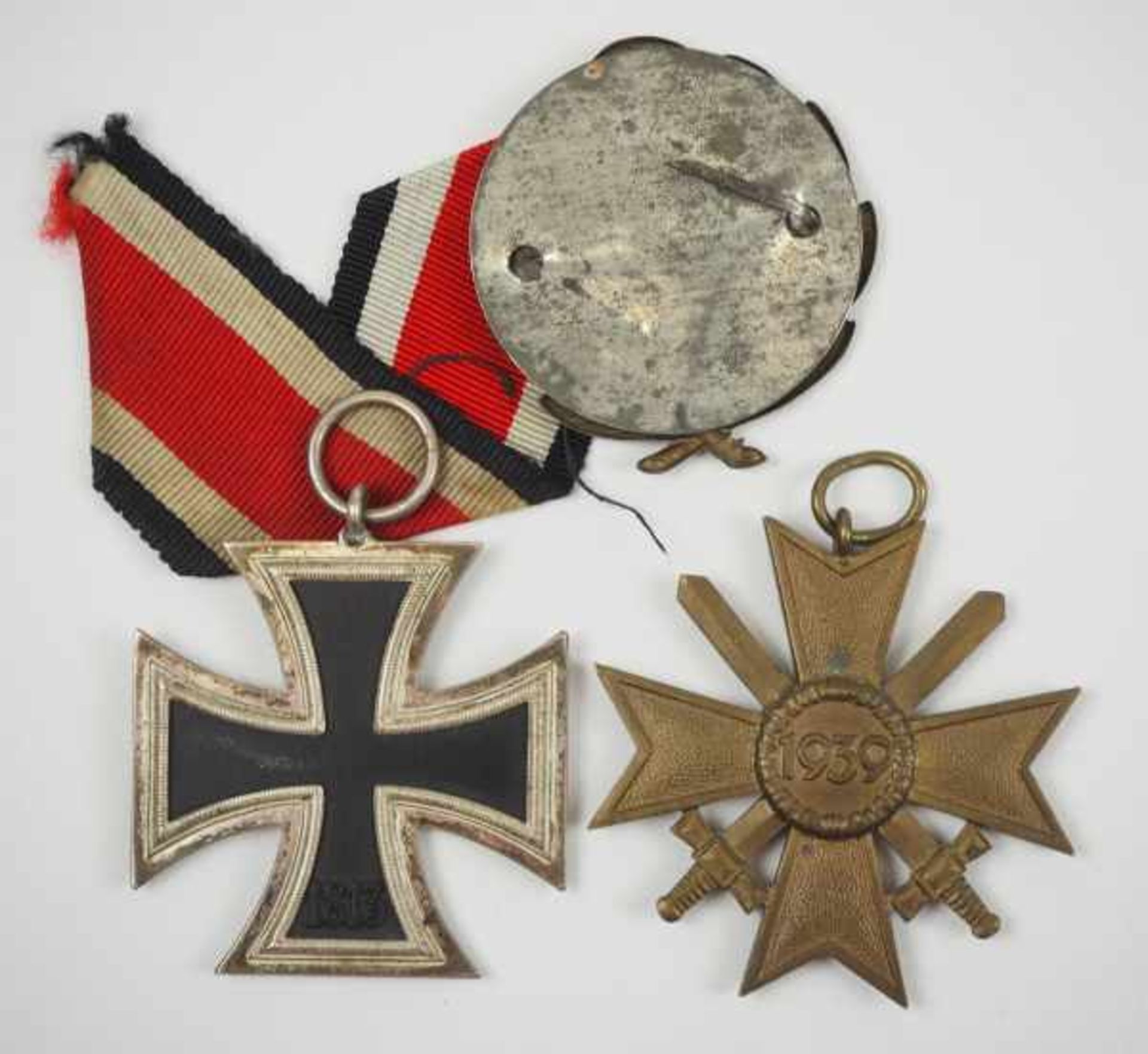 0.3.) Militaria 3. Reich: Nachlass mit 3 Auszeichnungen.1.) Eisernes Kreuz, 1939, 2. Klasse; 2.) - Bild 2 aus 2