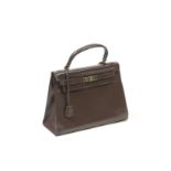 HERMES Paris - Sac "Kelly Sellier" 29cm en box noisette, attaches et fermoir plaqué [...]