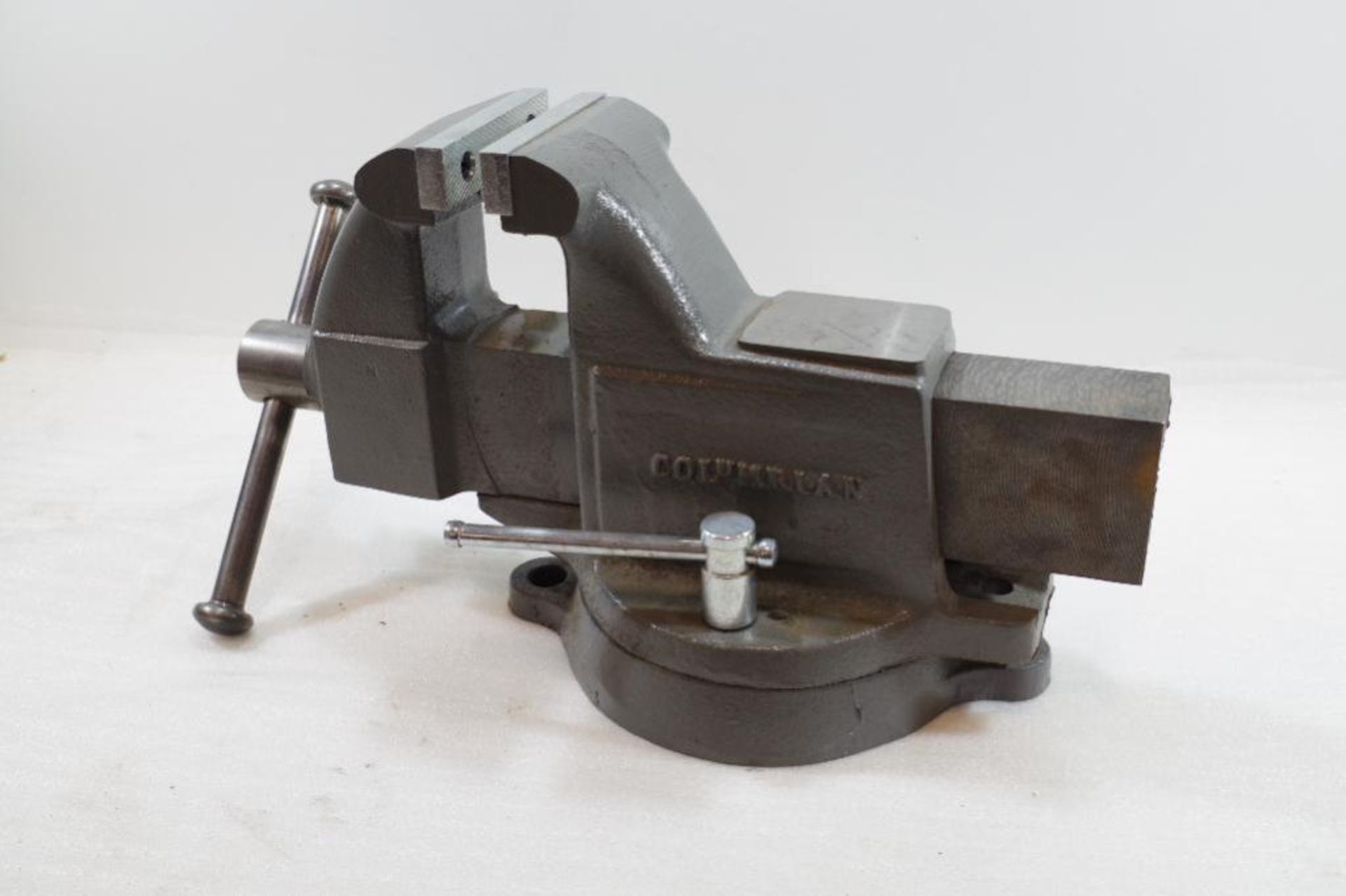 NEW COLUMBIAN Bench Vise 4" Jaw Width M/N 604 Made in USA - Image 2 of 3