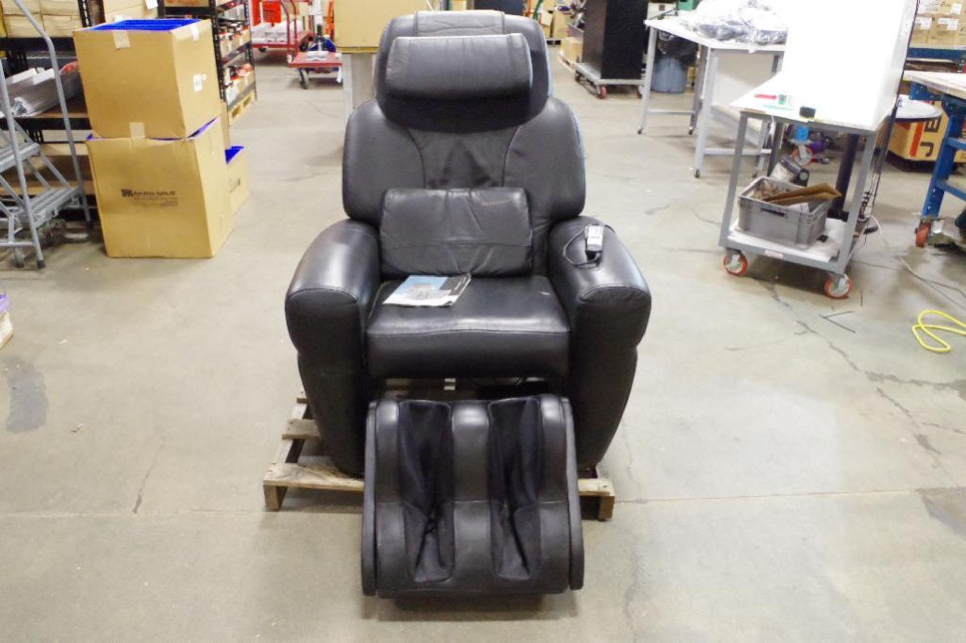 HUMAN TOUCH Robotic Massage Chair M/N HT-1650 - Image 3 of 12