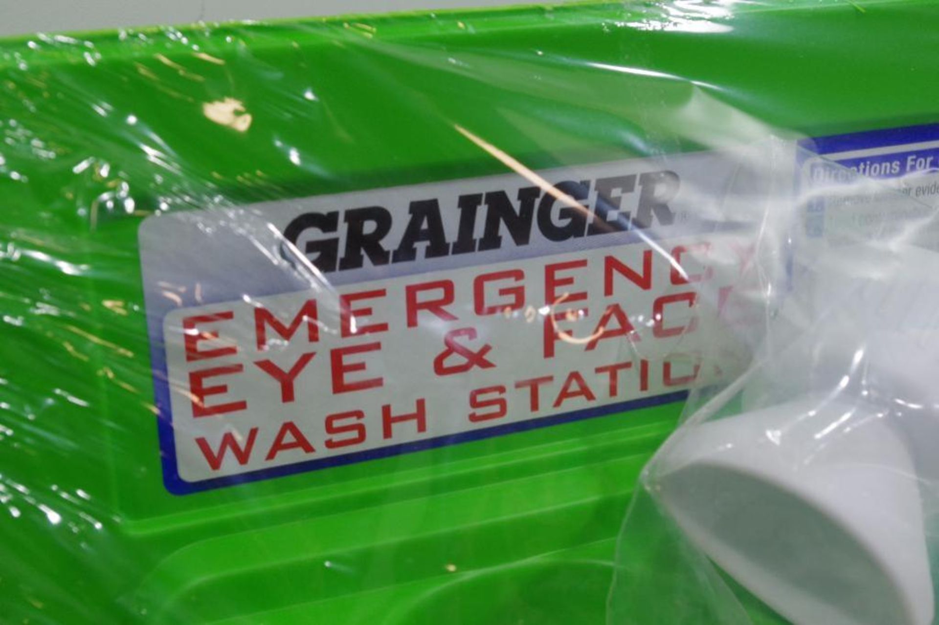 GRAINGER Eye Wash Station w/General Purpose First Aid Kit & NORTH Electrician First Aid Kit - Image 2 of 3