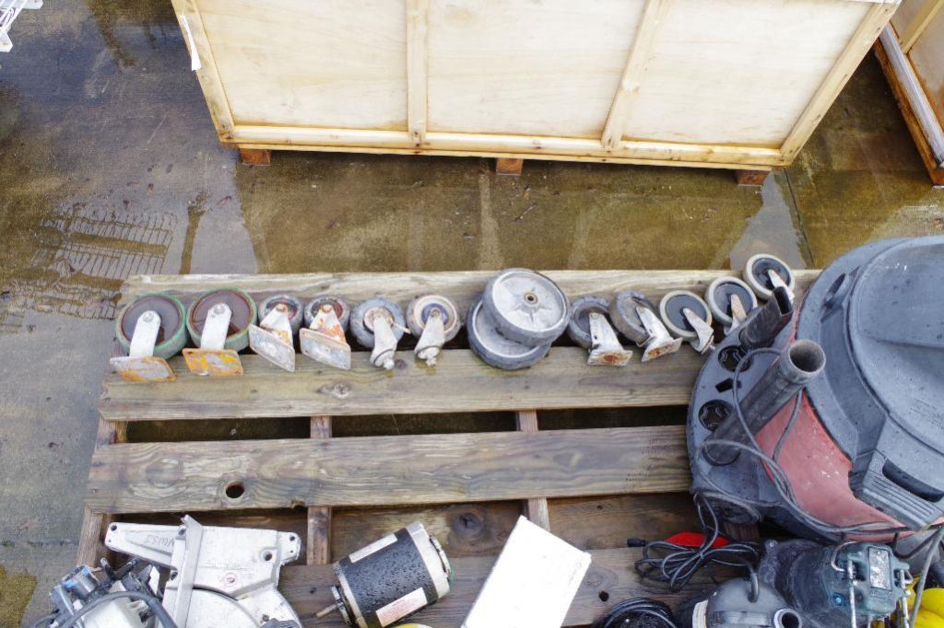 (QTY) Pallet of Misc. Items: Vacuum, Electric Motors, Saw, Casters & More (Condition Unknown) - Image 4 of 4