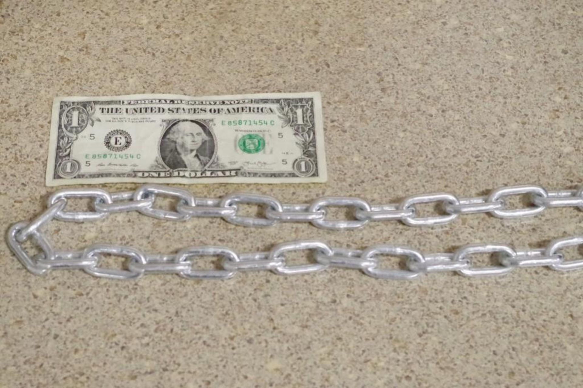(QTY) Chain 1" Inside length, Approx. 3/16" Diameter (Chain Pile is Approx. 18"L x 14"W x 5"H) - Image 2 of 3