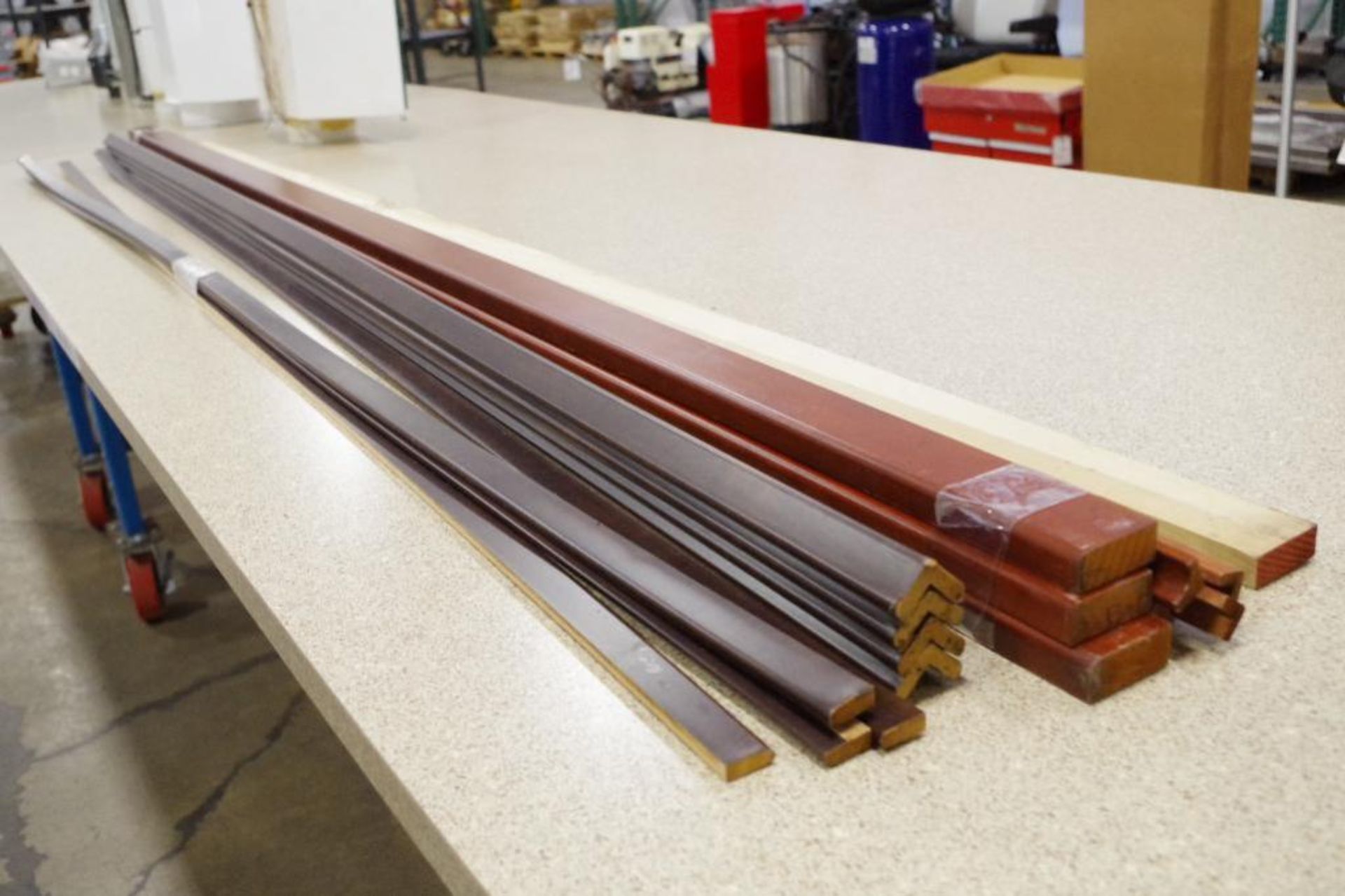 (17) 8' Length Red & Brown Molding - Image 3 of 3