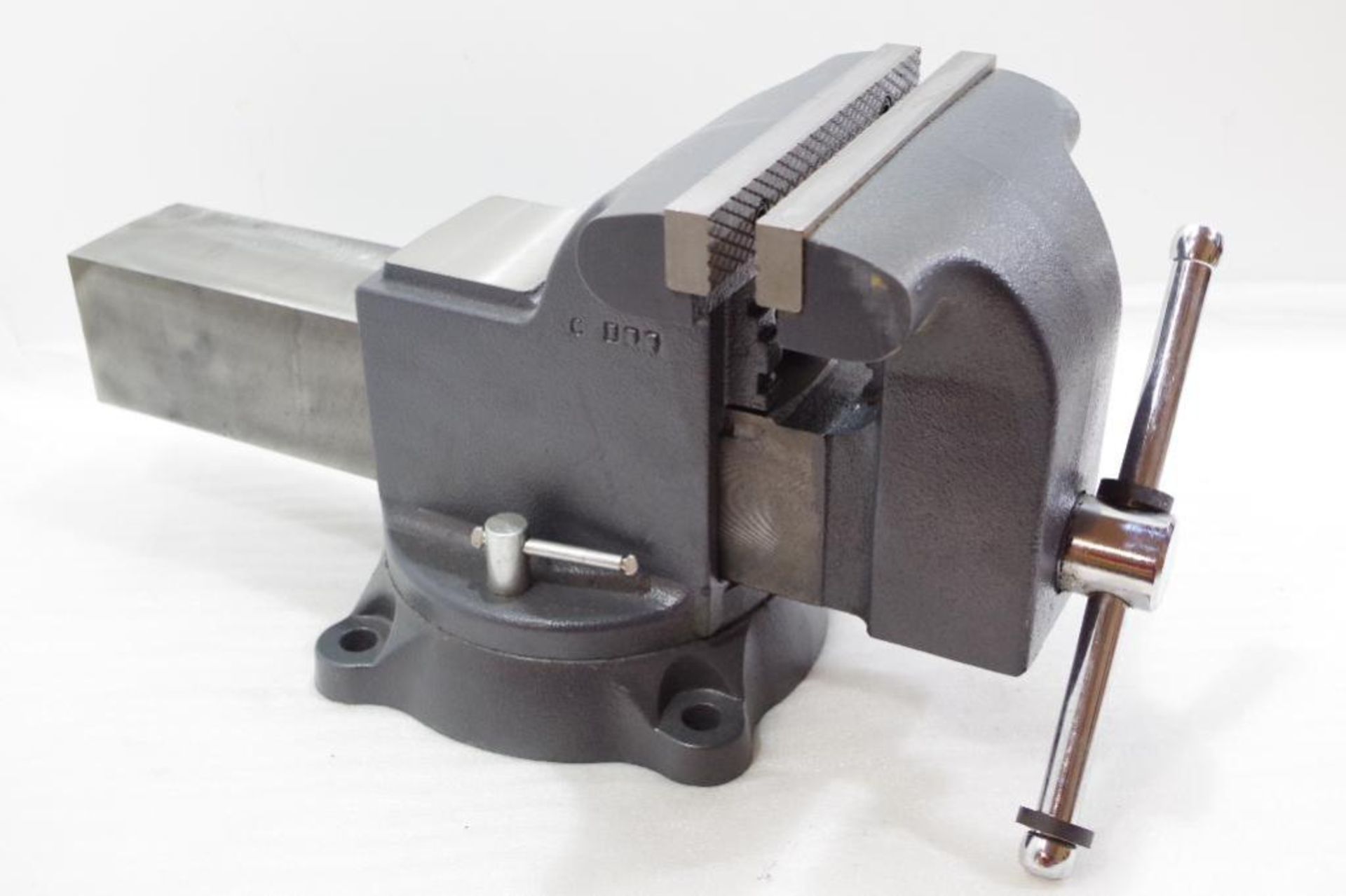 NEW WILTON Bench Vise, 8" Jaw Width