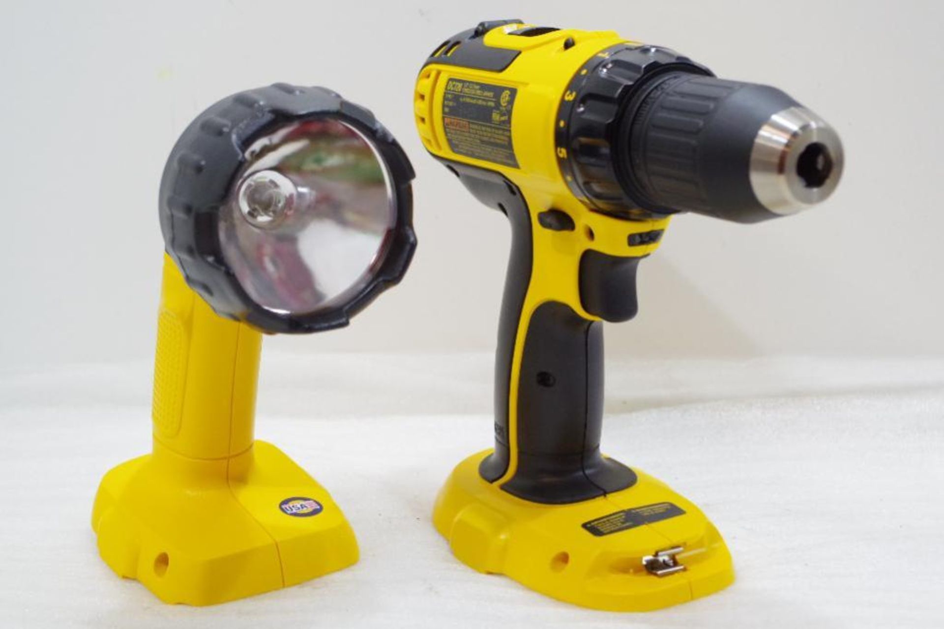 (2) NEW DEWALT 18V Tools: 1/2" Drill/Driver M/N DC720 & Flashlight M/N DW908, Made in USA - Image 2 of 2