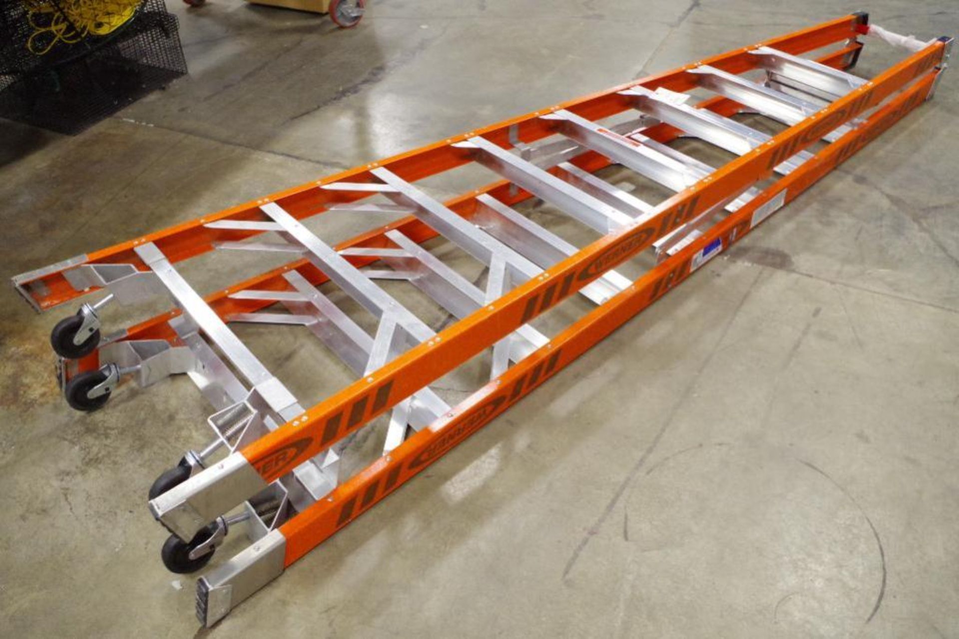 WERNER 8' 300 lb. Fiberglass Step Ladder w/ Spring Mounted Casters M/N PT7408-4C Mk5 - Image 2 of 6