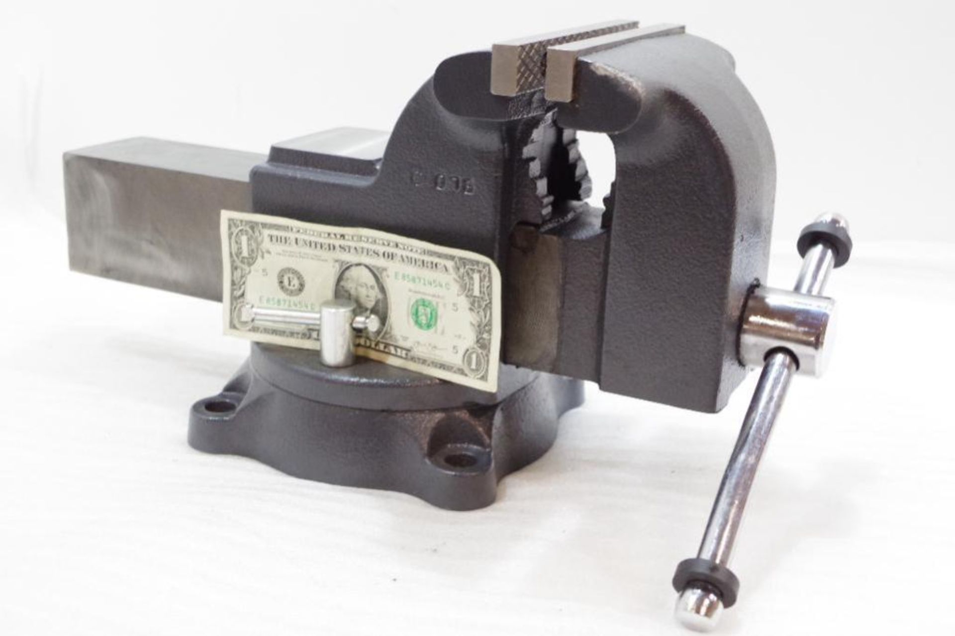 NEW WILTON Bench Vise, 6" Jaw Width