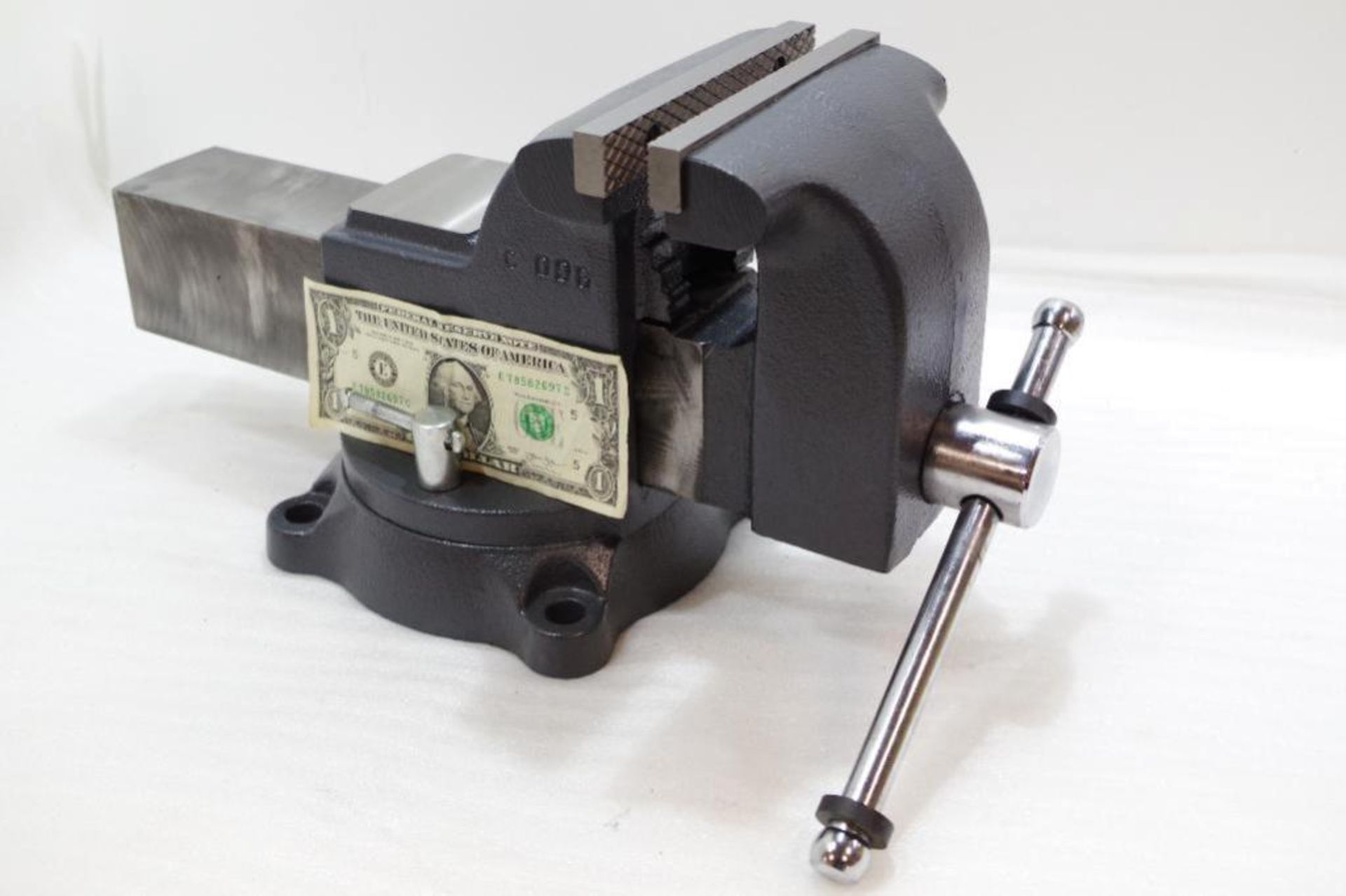 NEW WILTON Bench Vise, 6" Jaw Width