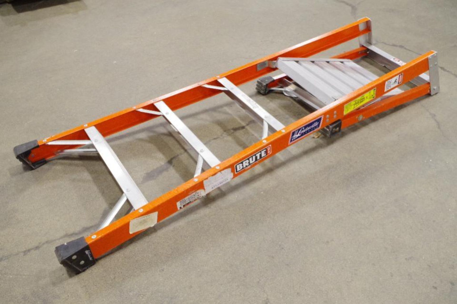 LOUISVILLE Orange Fiberglass Ladder M/N F4145