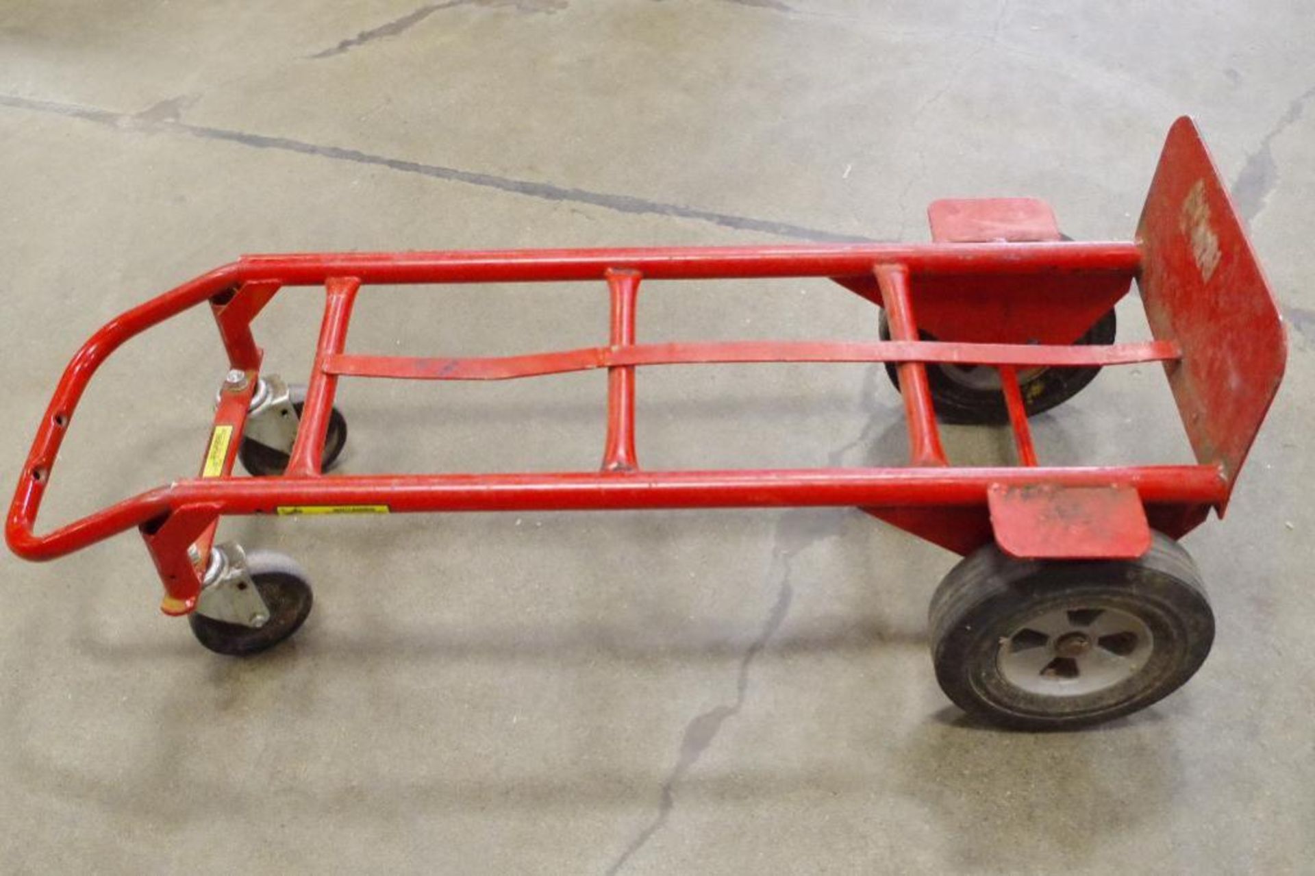 MILWAUKEE Red Convertible Hand Truck 600-lb. Capacity M/N 47180 - Image 3 of 3