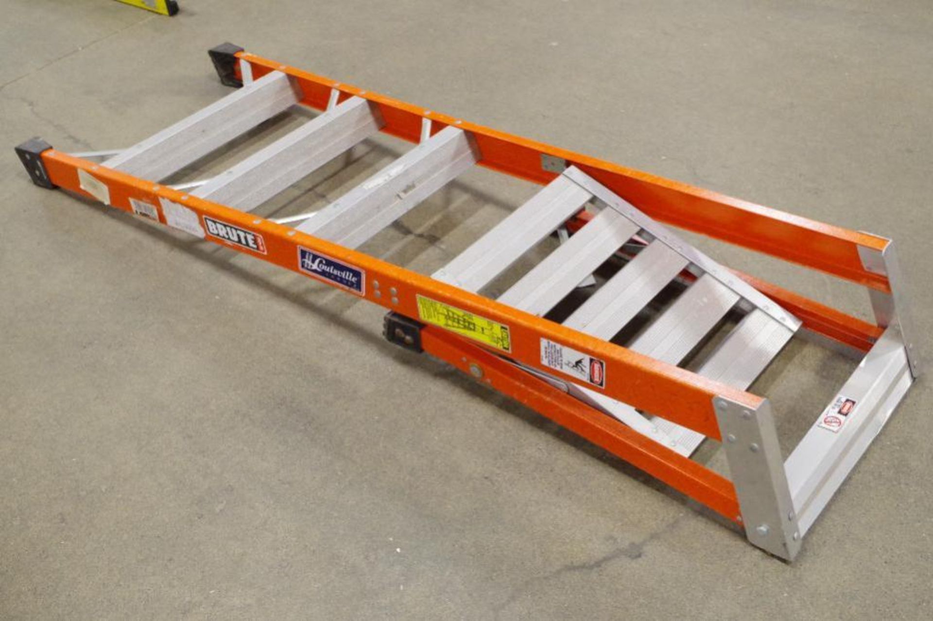 LOUISVILLE Orange Fiberglass Ladder M/N F4145 - Image 2 of 4