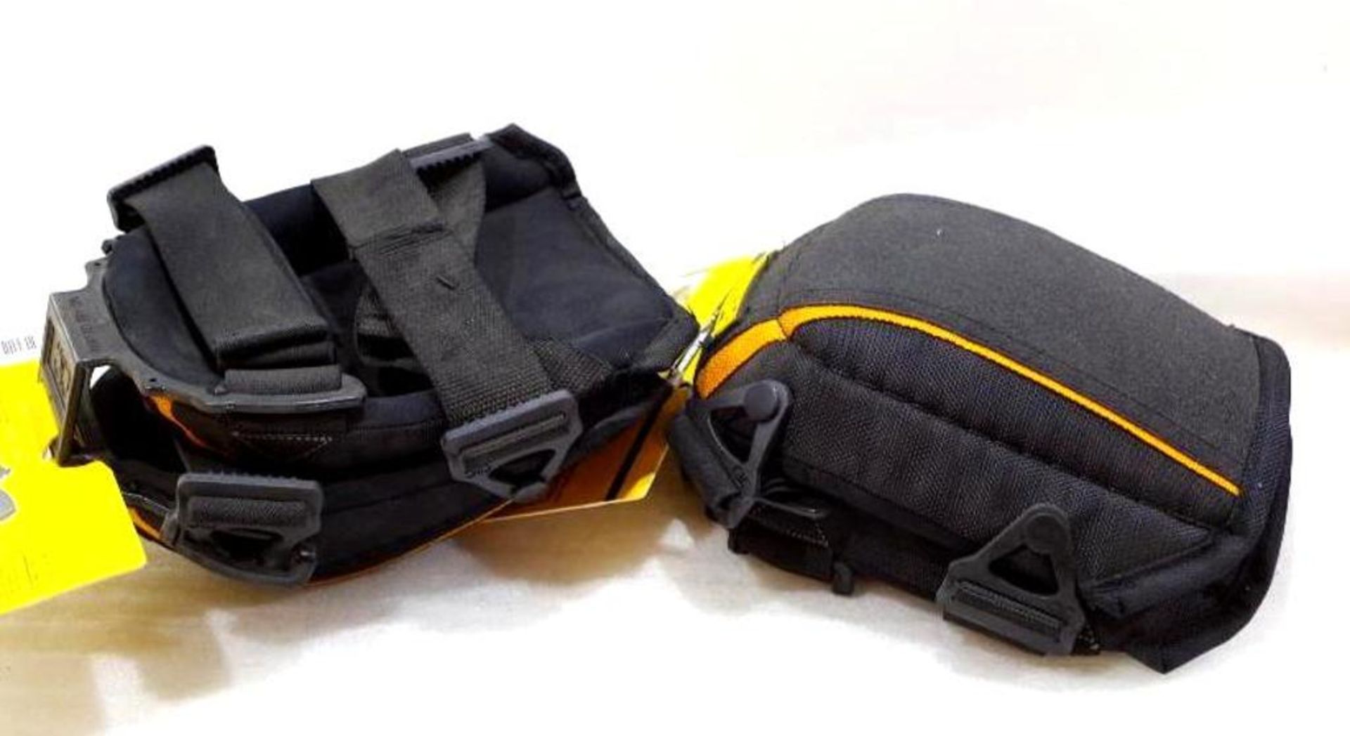 (2) Pairs NEW DEWALT Heavy Duty Flooring Kneepads