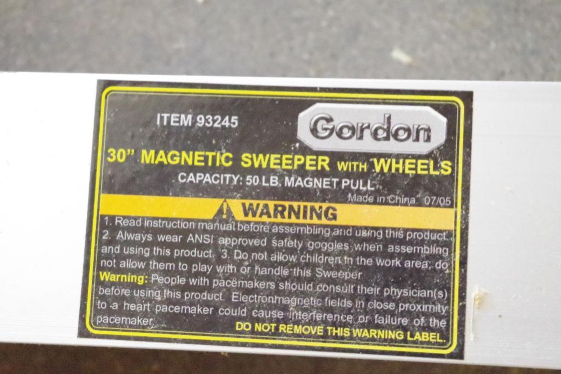 GORDON 30" Magnetic Sweeper w/ Wheels & 50Lb. Magnetic Pull M/N 93245 - Bild 2 aus 4