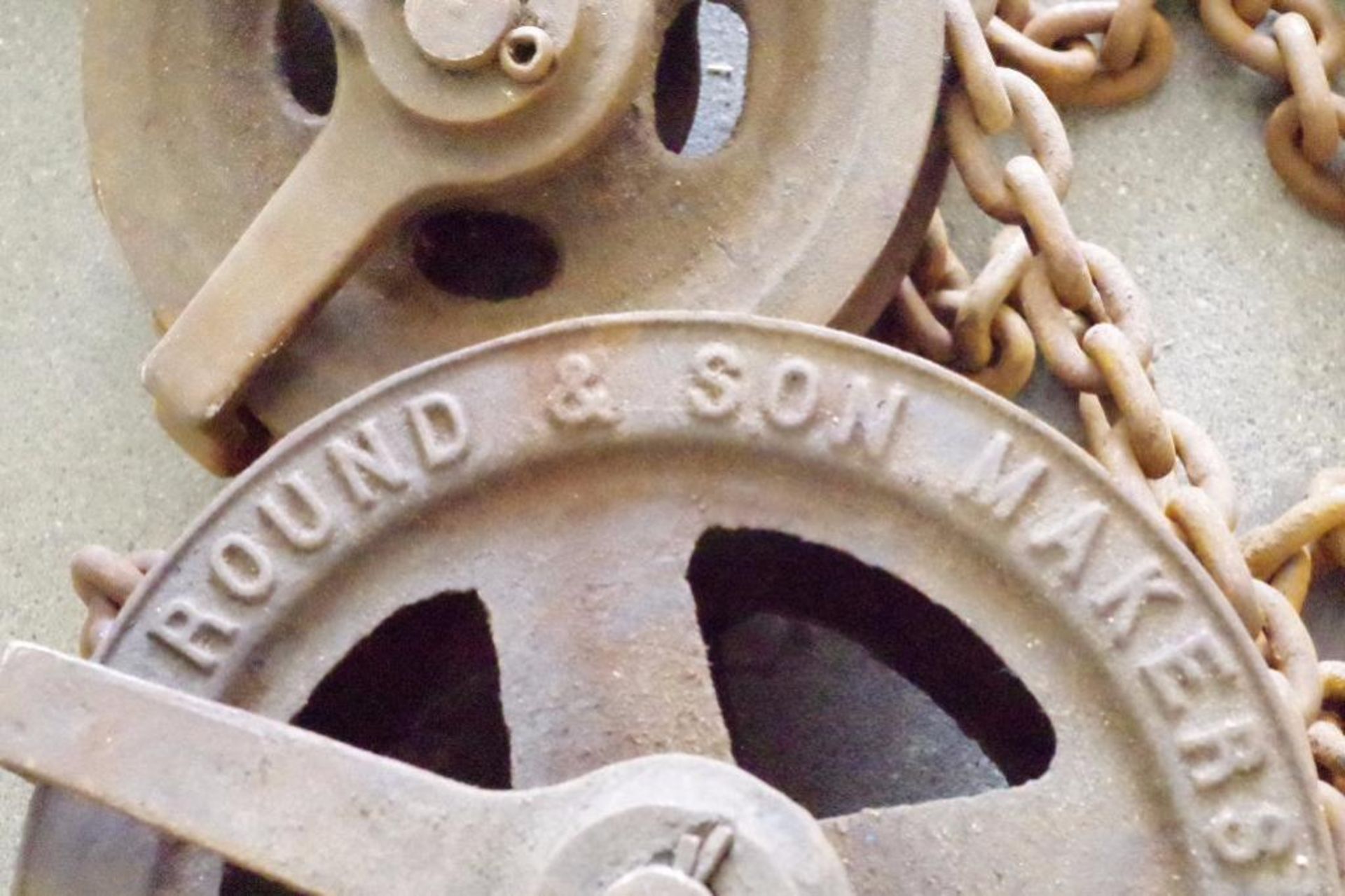 (2) ROUND & SON MAKERS Chain Hoists - Image 2 of 4