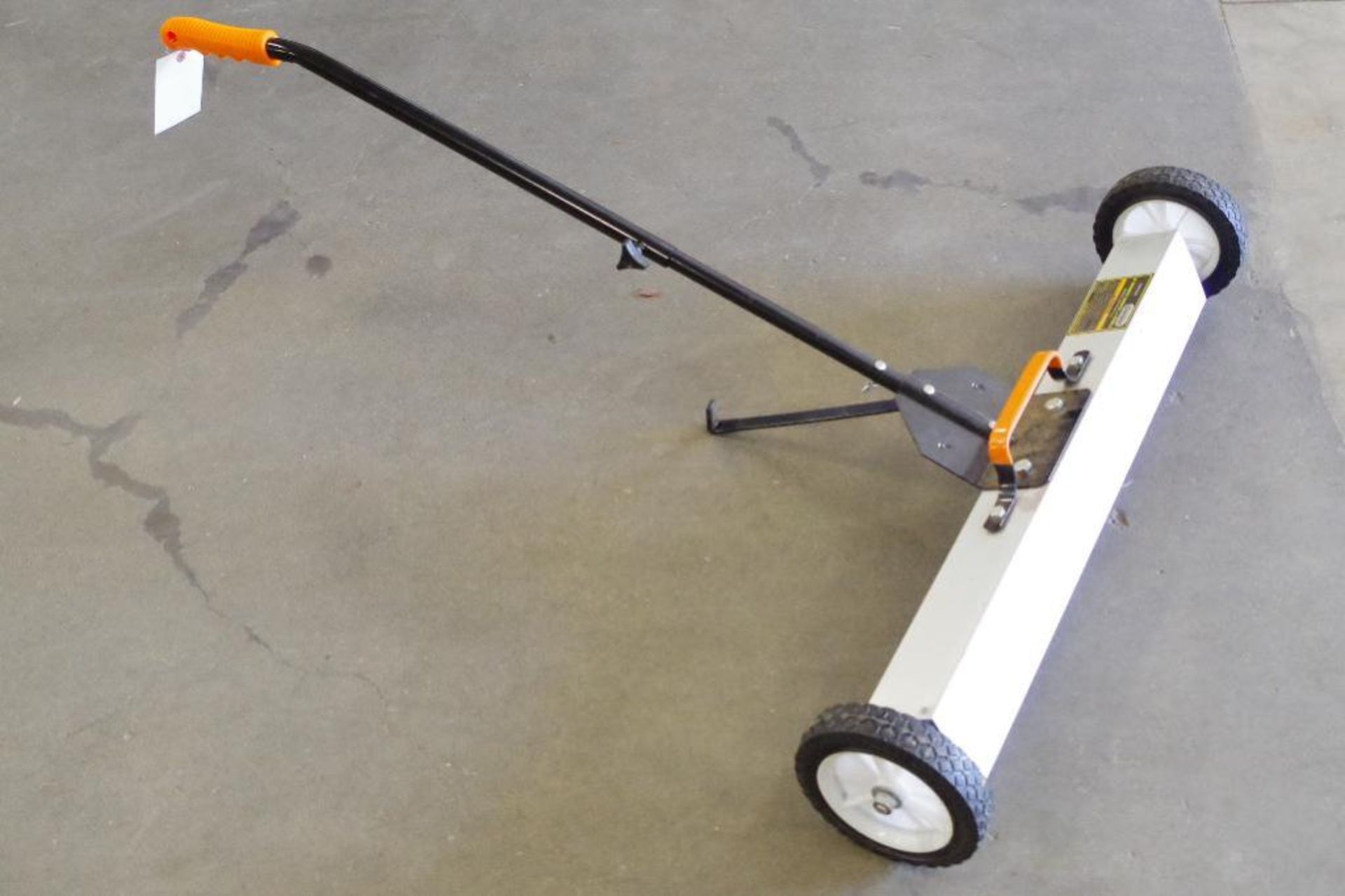 GORDON 30" Magnetic Sweeper w/ Wheels & 50Lb. Magnetic Pull M/N 93245 - Bild 3 aus 4