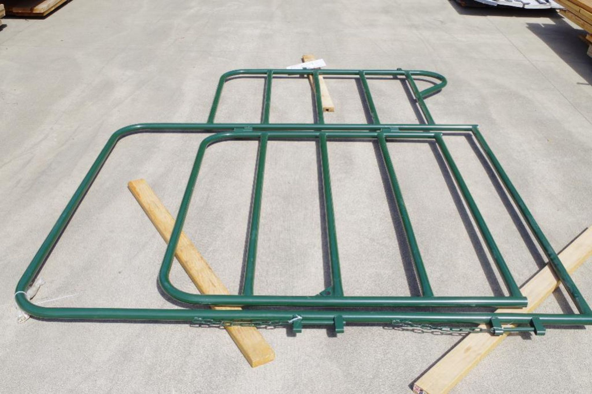 UNUSED Heavy Duty 5.5' x 9.5' Powder Coated Corral Gate - Image 2 of 3