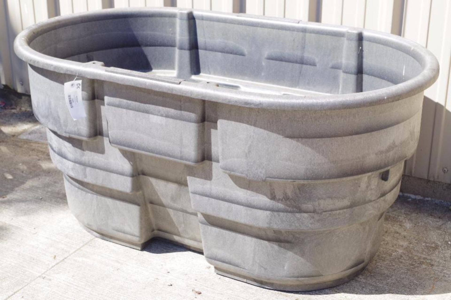 RUBBERMAID 100Gallon Structural Foam Stock Tank M/N 4242