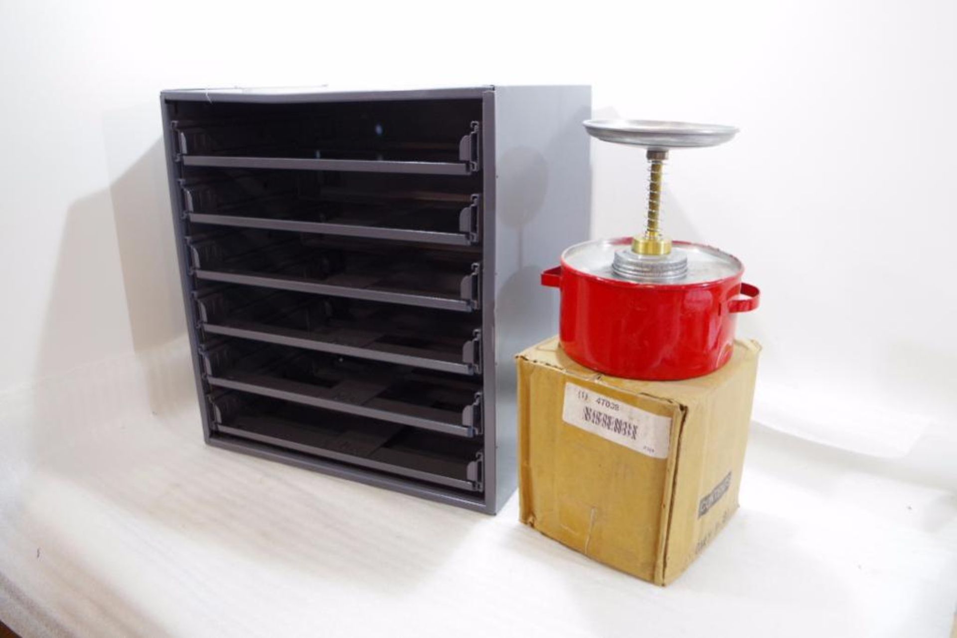 EAGLE 1/4 gal. Plunger Can, 5-1/4" M/N 4TY038 & DURHAM 15"x16"x12" 6-Drawer File