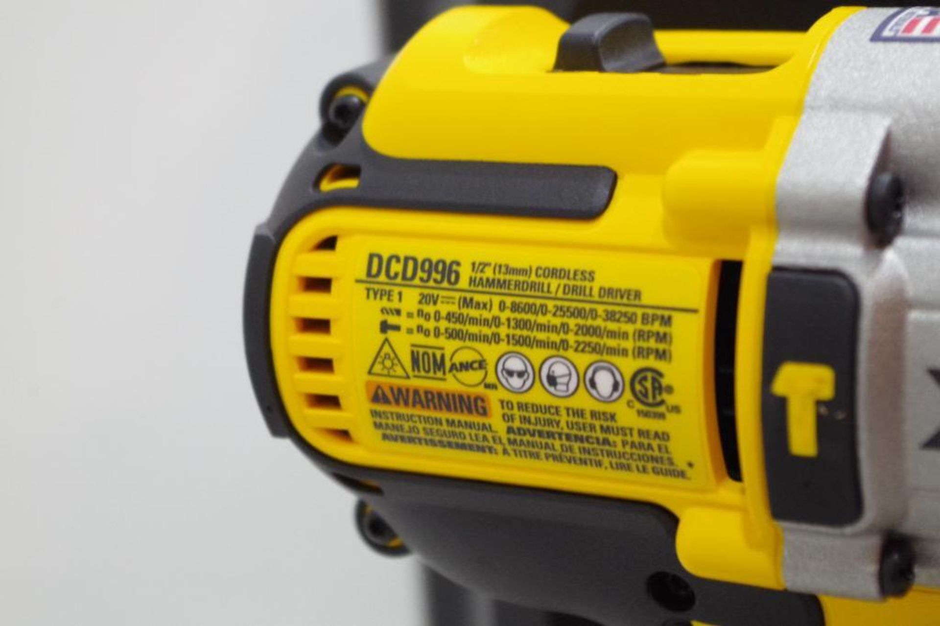 DEWALT 20V 1/2" Brushless XR Hammerdrill/Drill Driver w/ Side Handle, (4) Batteries, Charger & Case - Image 2 of 4