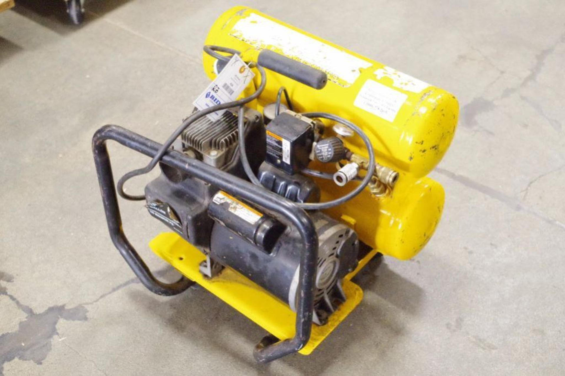 CAMPBELL HAUSFELD 4-Gal. Air Compressor, 3 HP, 125 Max PSI