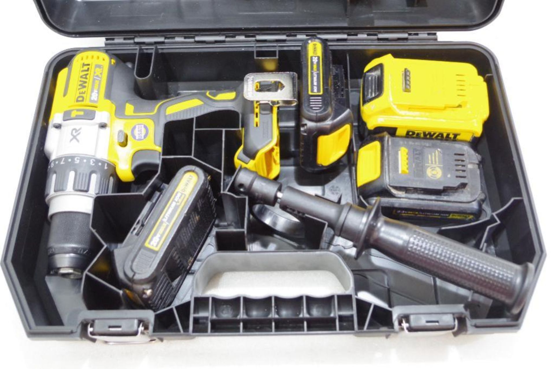 DEWALT 20V 1/2" Brushless XR Hammerdrill/Drill Driver w/ Side Handle, (4) Batteries, Charger & Case - Image 4 of 4