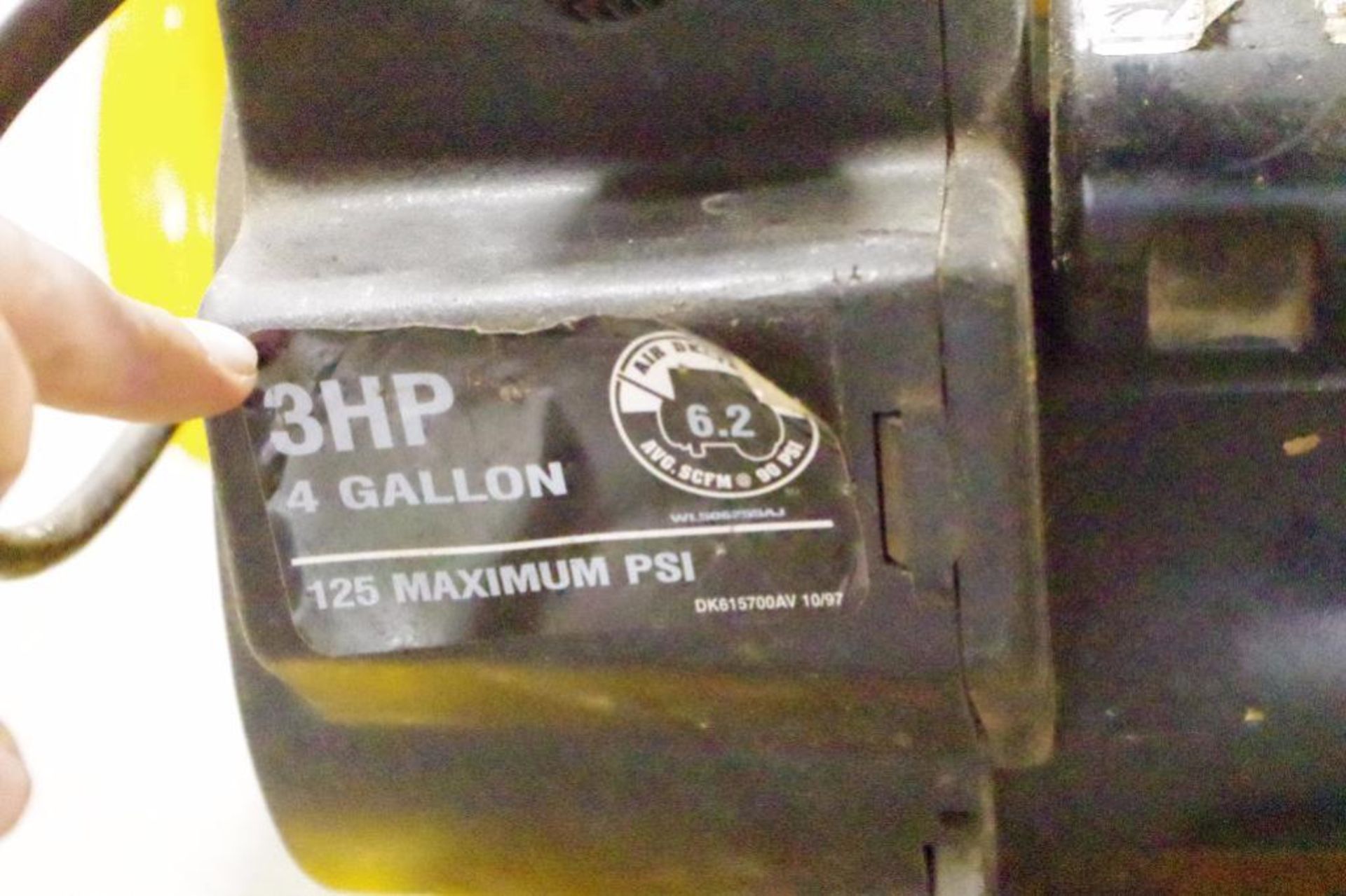 CAMPBELL HAUSFELD 4-Gal. Air Compressor, 3 HP, 125 Max PSI - Image 4 of 5