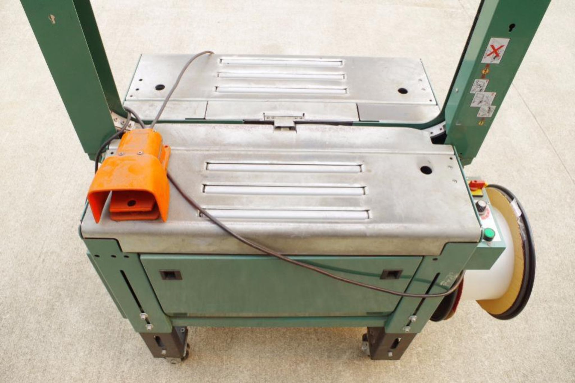 SIGNODE Power Strapping Machine w/ Roller Top Foot, 9mm/10.5mm, M/N HB-4300 - Image 4 of 11