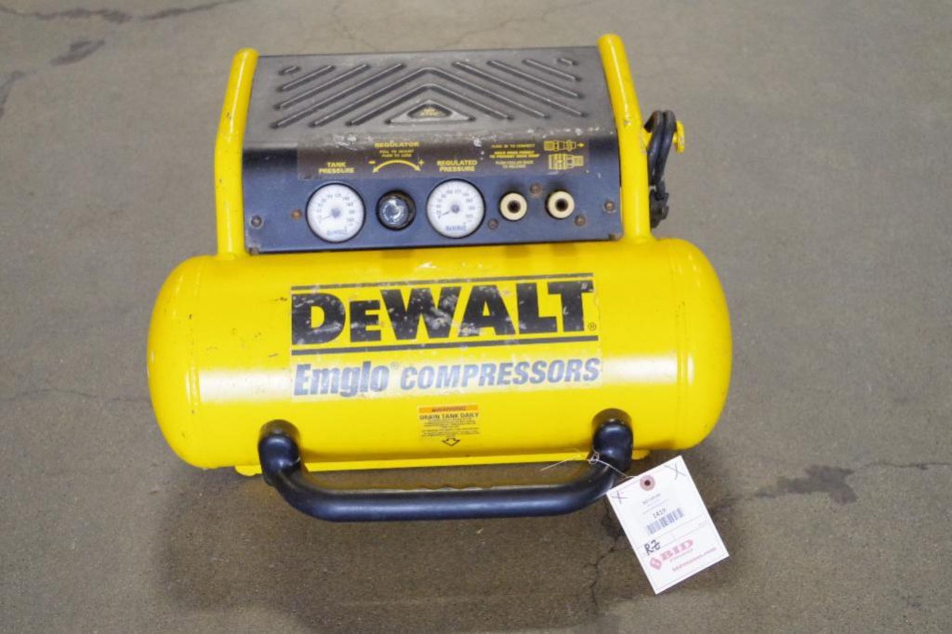 DEWALT 4-1/2-Gallon, 120V, Hand Carry Compressor, M/N D55155 - Image 3 of 4