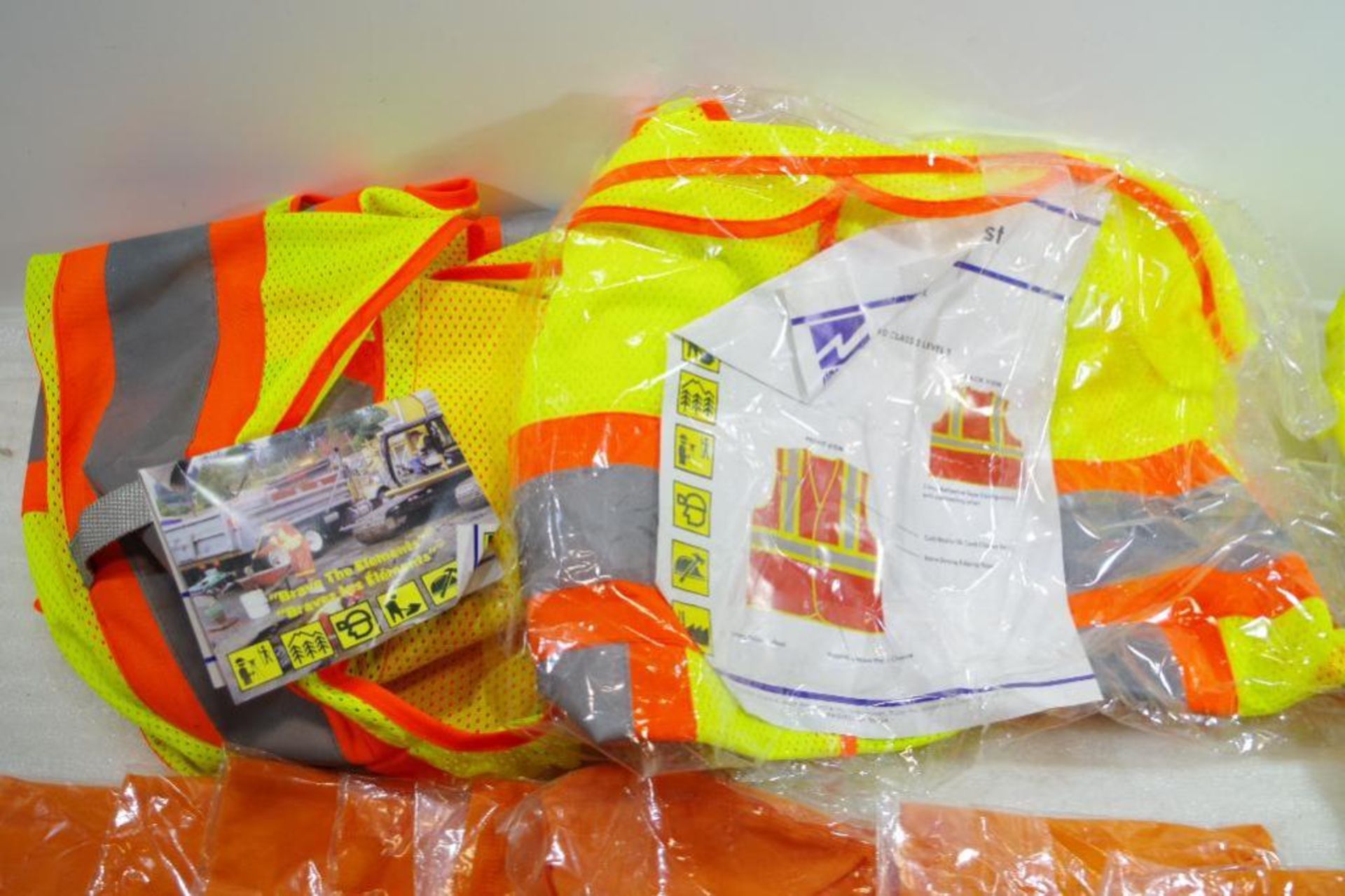 [11] High Visibility / Protective Clothing: Rain Coat, Vests & Hood Liners - Image 3 of 4