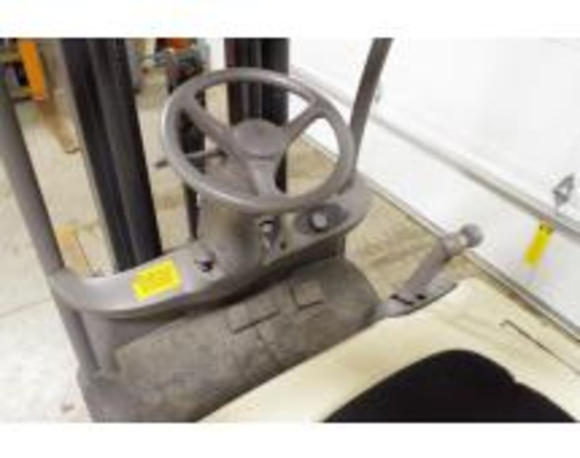 CROWN SC 4000 Series 3-Wheel Electric Sit Down Forklift w/ Charger (see description) - Image 10 of 14