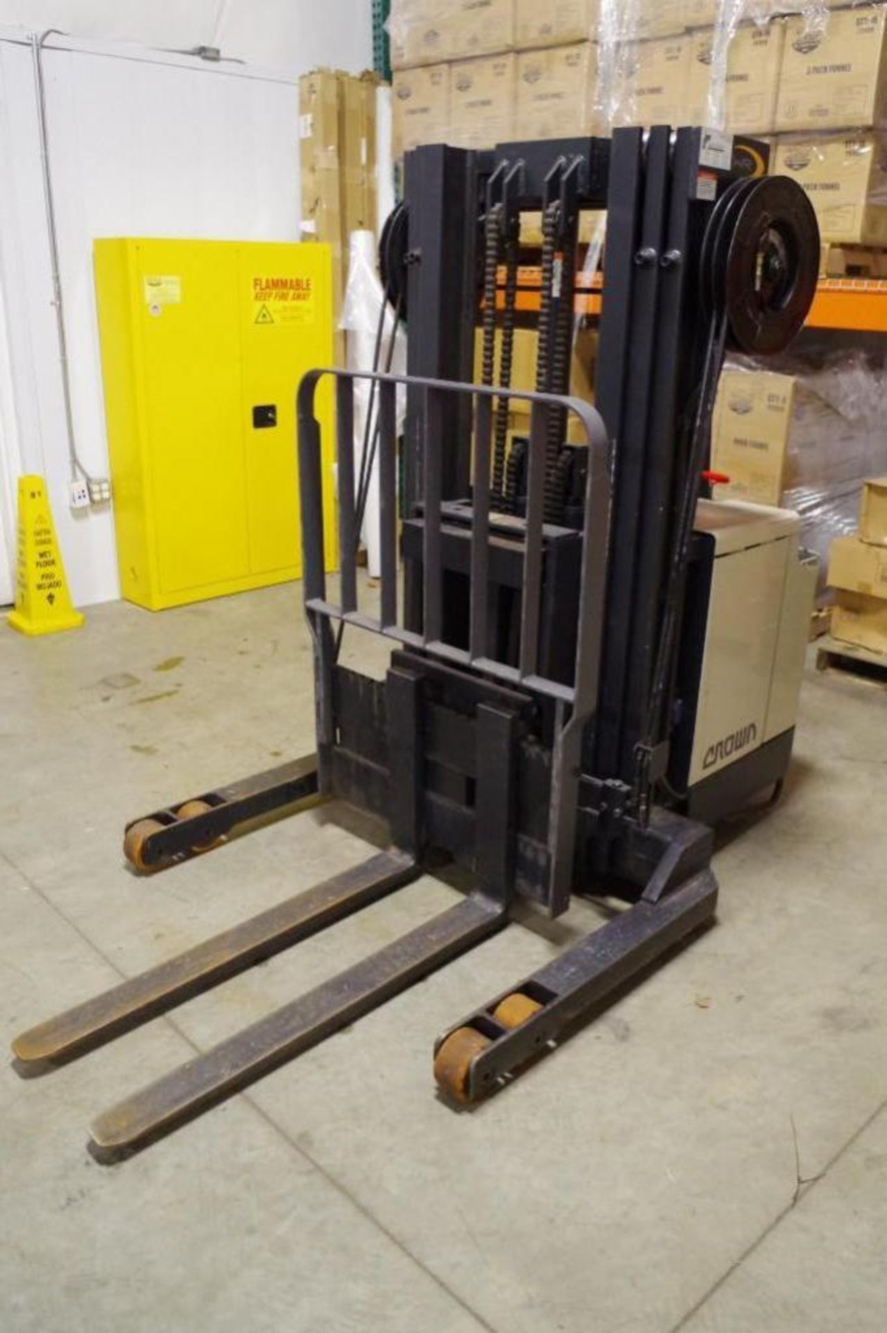 CROWN WR Series Electric Walk Behind Forklift, Walkie Stacker w/ Charger (see description) - Image 9 of 14