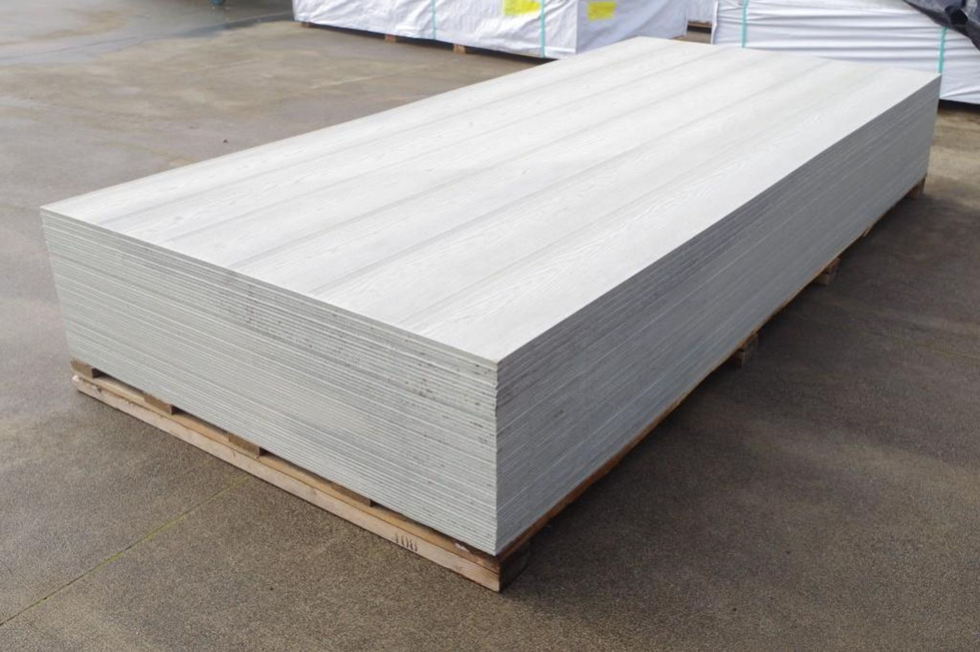 [10] 4' X 9' Traditional Textured OC Fiber Cement Siding Boards