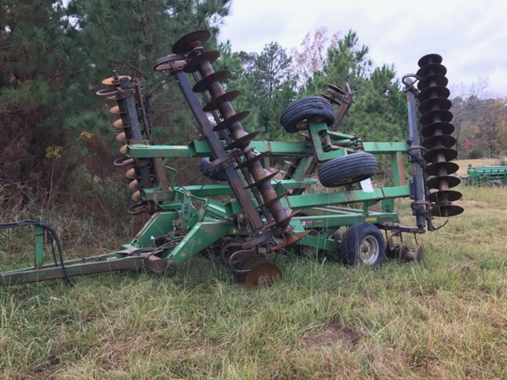 2002 John Deere 637 Disc Harrow - Image 2 of 3