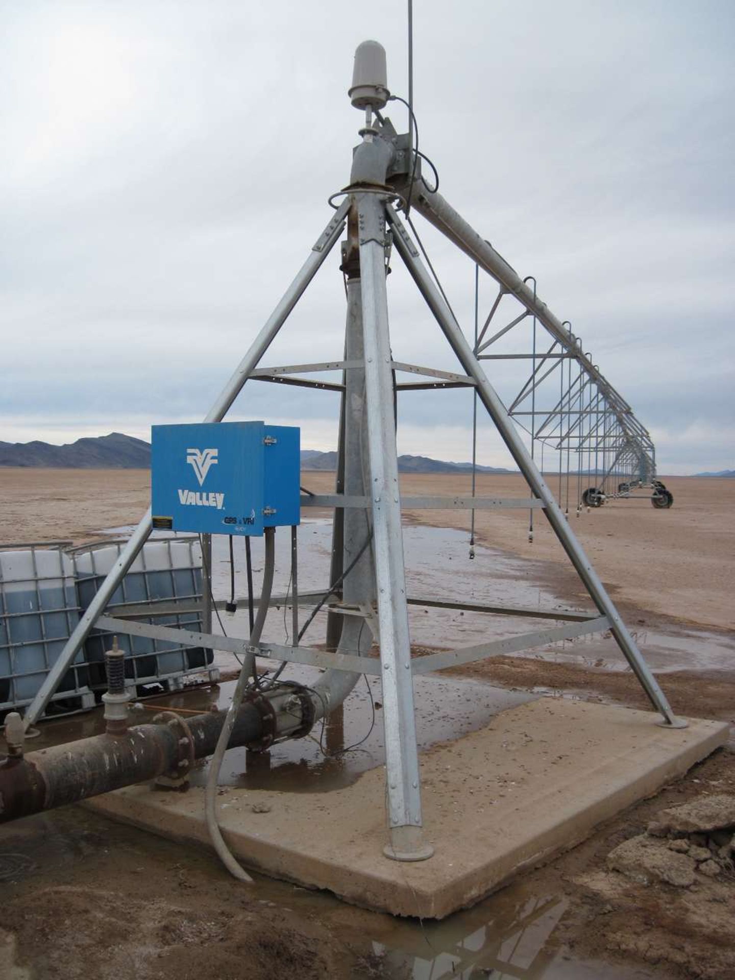 2014 Valley Sprinklers 8000 Series Center Irrigation Pivot 1/4 mile, Automatic valve(Kingman Farms