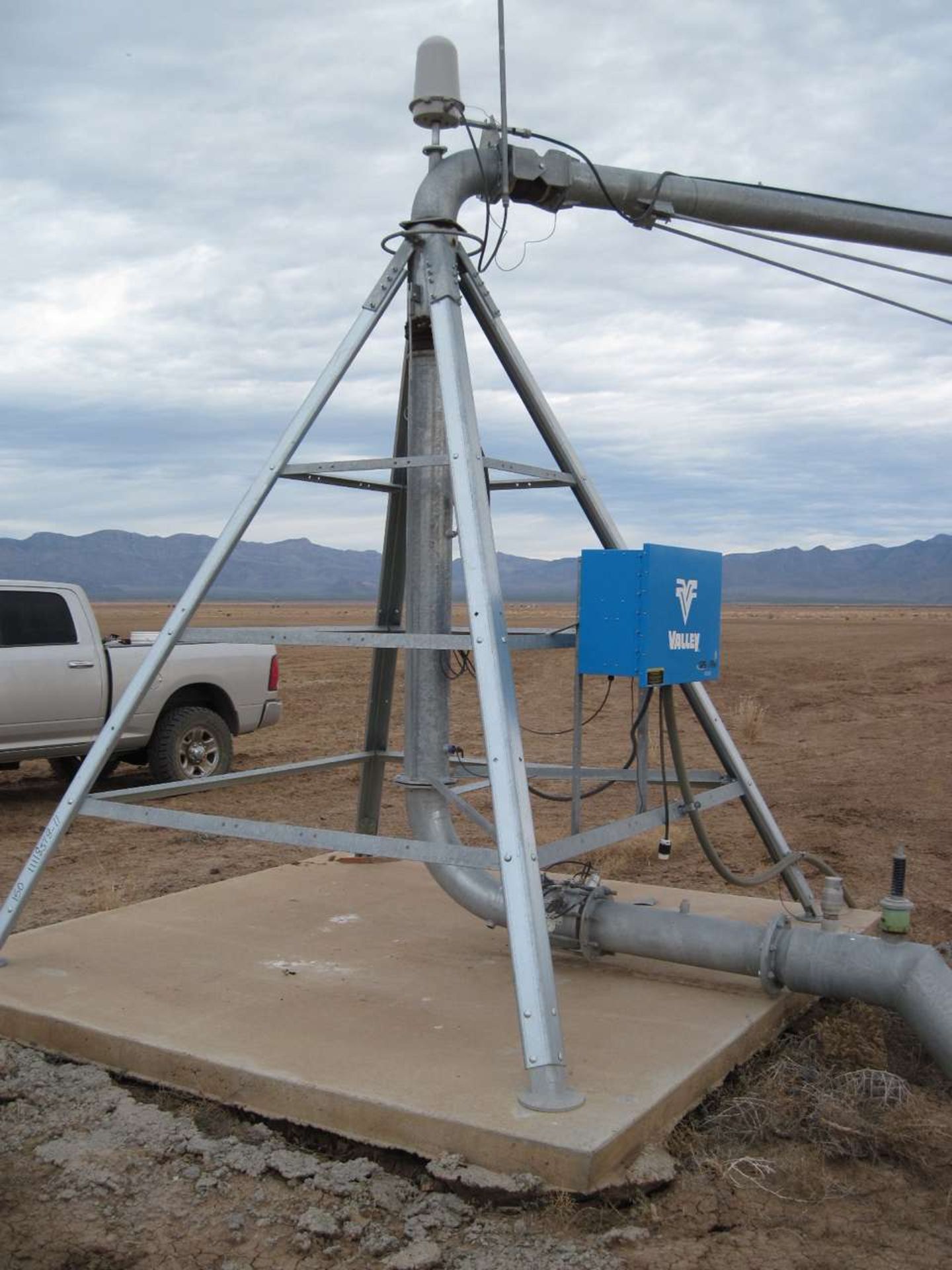 2014 Valley Sprinklers 8000 Series Center Irrigation Pivot 1/4 mile, Automatic valve(Kingman Farms