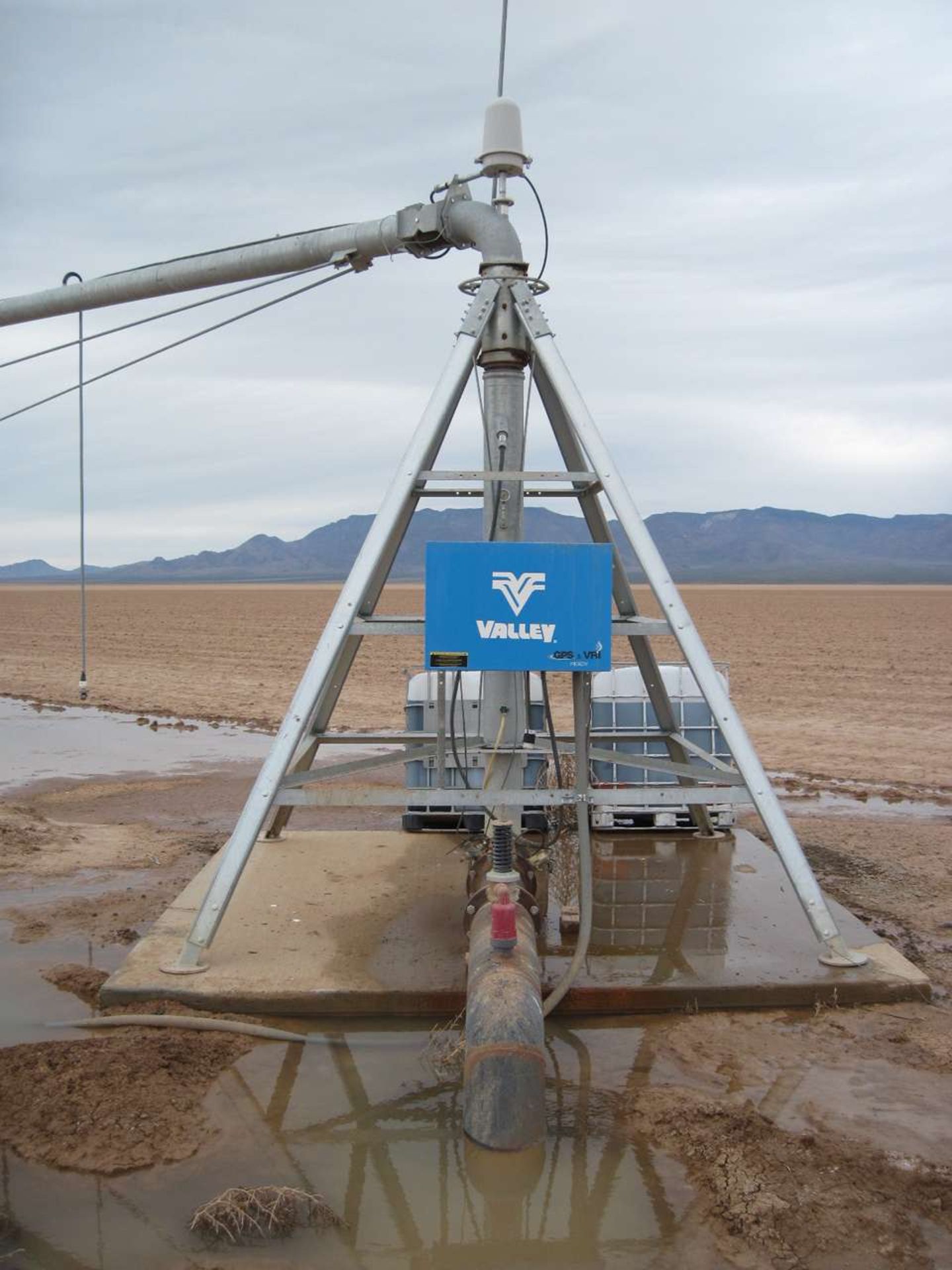 2014 Valley Sprinklers 8000 Series Center Irrigation Pivot 1/4 mile, Automatic valve(Kingman Farms